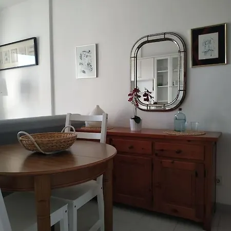 Apartment With Sea View & Pool, Garden, Dishwasher