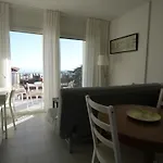 شقة Quiet In Fenals With Balcony, Pool And Workspace For Medium-term يوريت دي مار