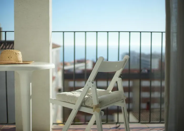 Quiet In Fenals With Balcony, Pool And Workspace For Medium-term アパート *