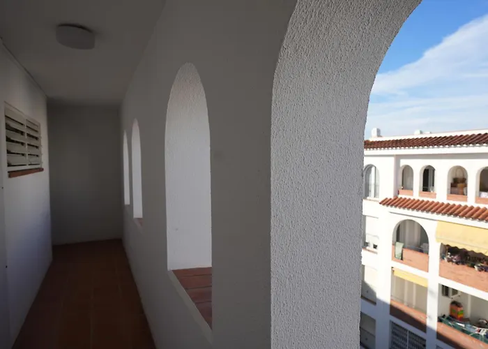 アパート Quiet In Fenals With Balcony, Pool And Workspace For Medium-term