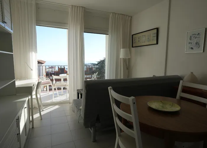 アパート Quiet In Fenals With Balcony, Pool And Workspace For Medium-term リョレート・デ・マル
